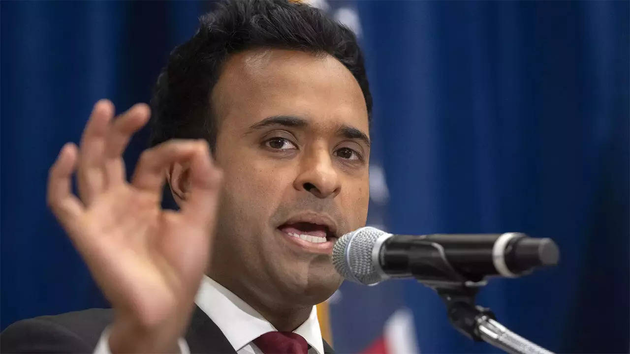 White House hopeful Ramaswamy joins Trump in calling for huge government job cuts