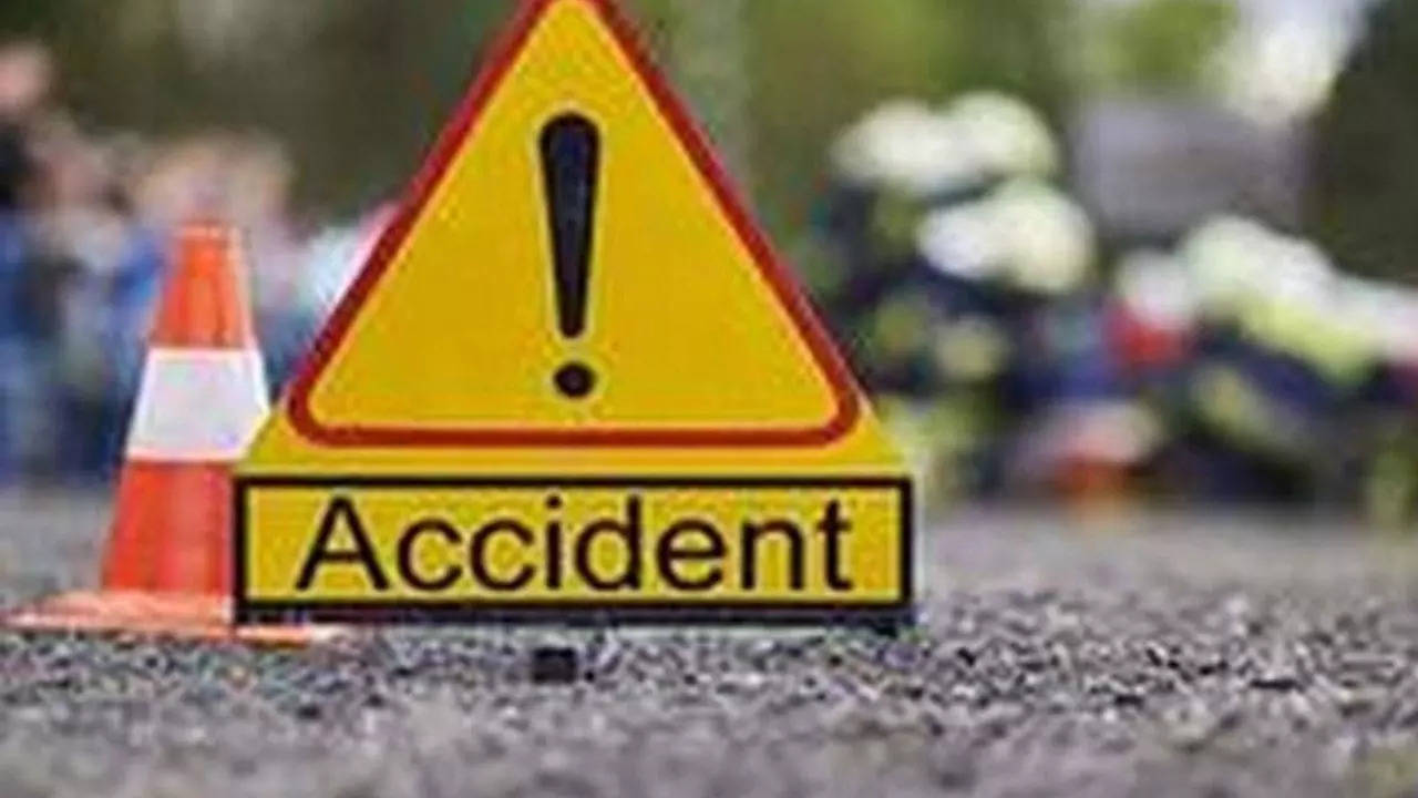 Toddler killed, mother and aunt seriously injured as container truck hits two-wheeler in Nagpur | Nagpur News – Times of India
