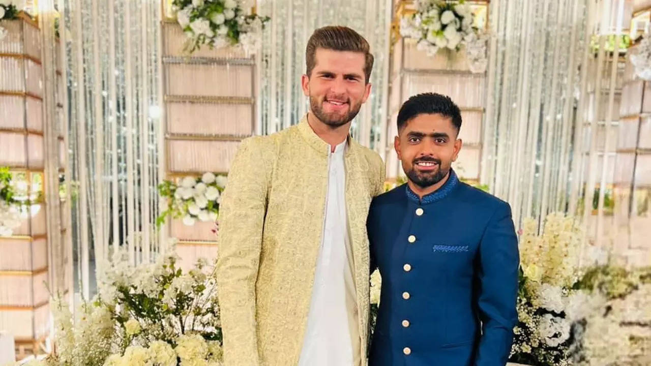 Watch: Babar attends pacer Afridi's wedding reception amid rift rumours