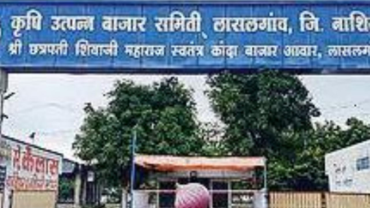 Onion traders go on indefinite strike, Maharashtra govt threatens action | Nashik News – Times of India
