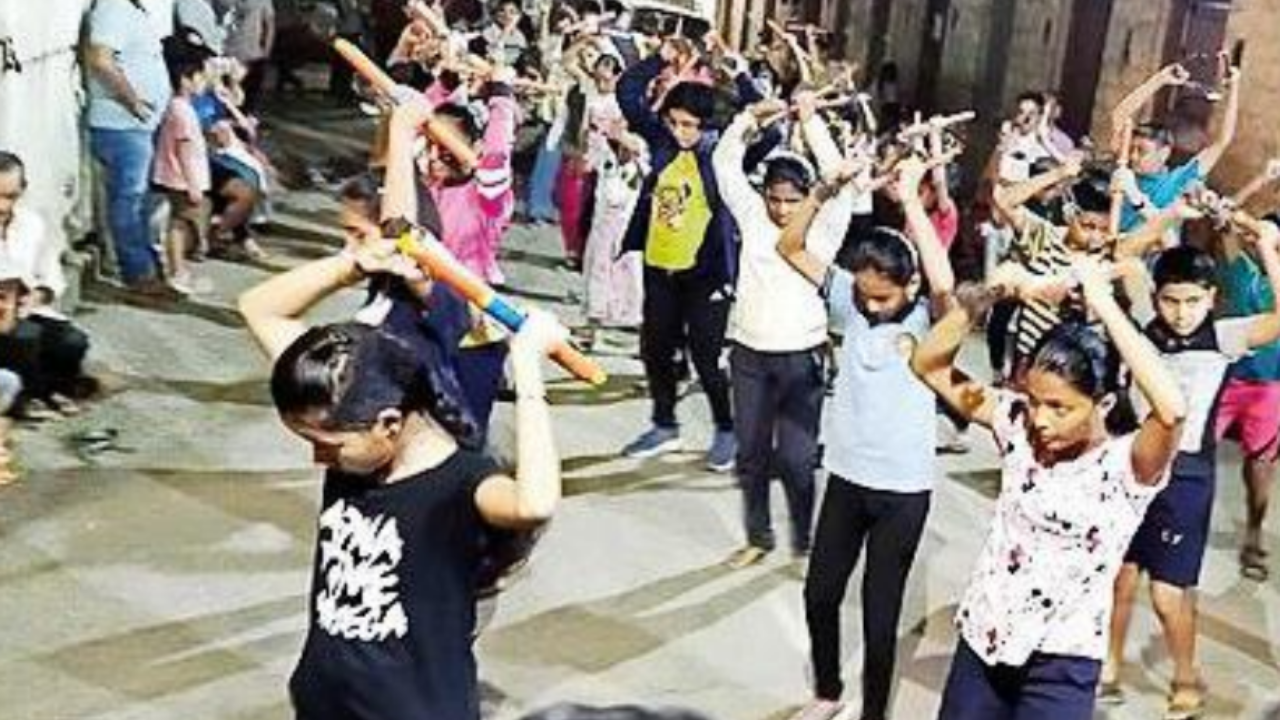 Sangli Ganapati mandals pick lezim over DJs, keep folk dance form alive | Kolhapur News – Times of India