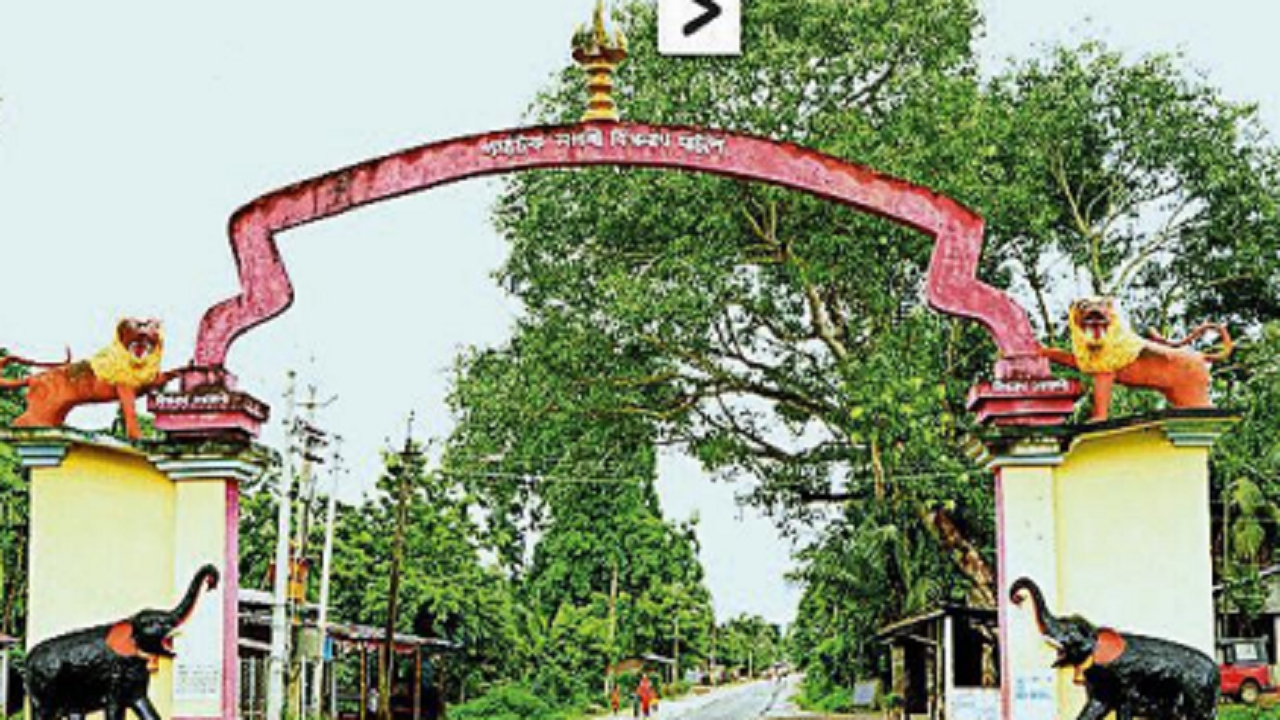 The entrance to Biswanath Ghat