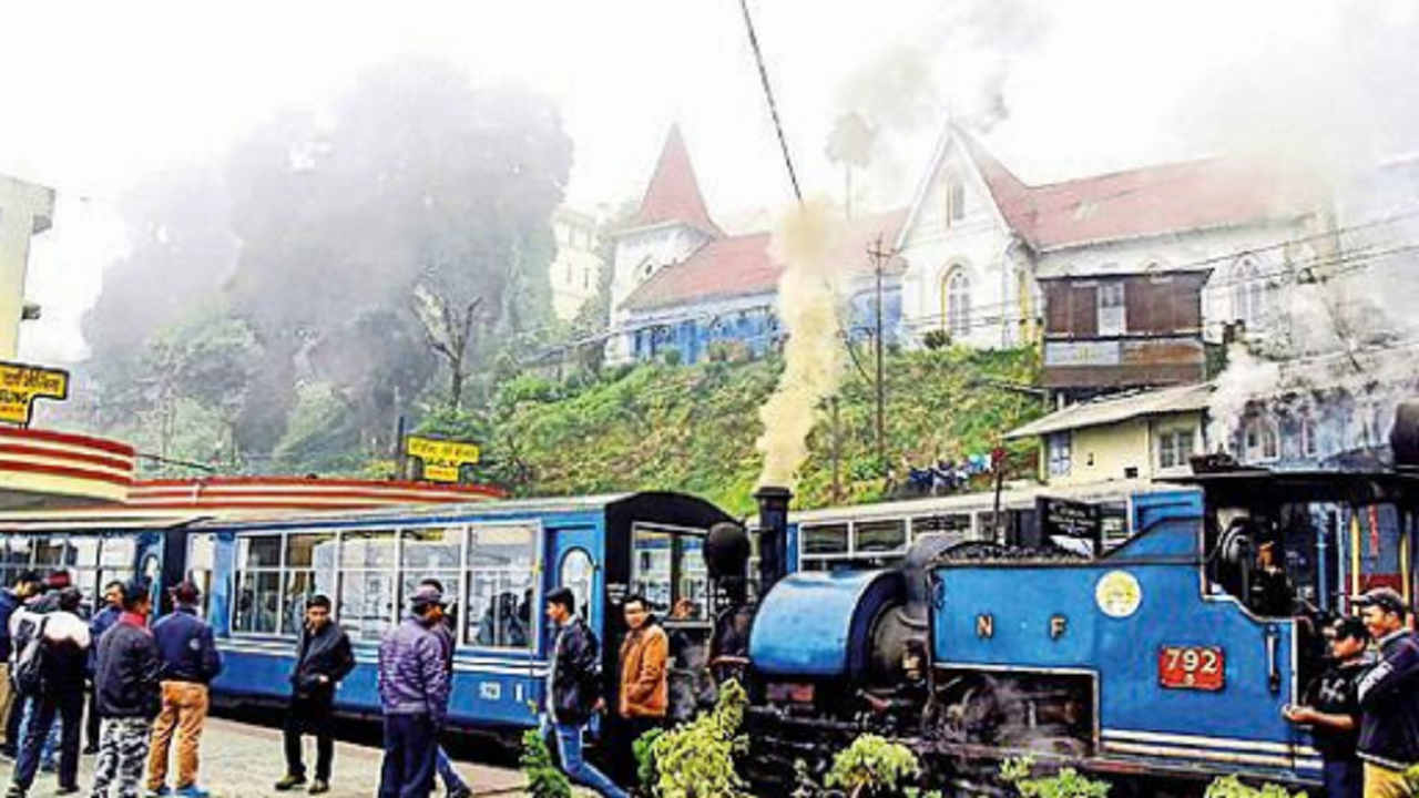 Trains, flights booked as Kol gets ready for long weekend | Kolkata News – Times of India