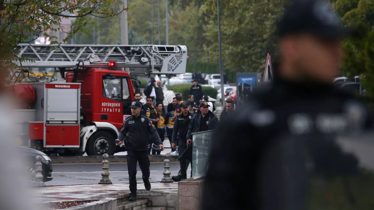 Bomber detonated explosives after exiting vehicle in Turkey
