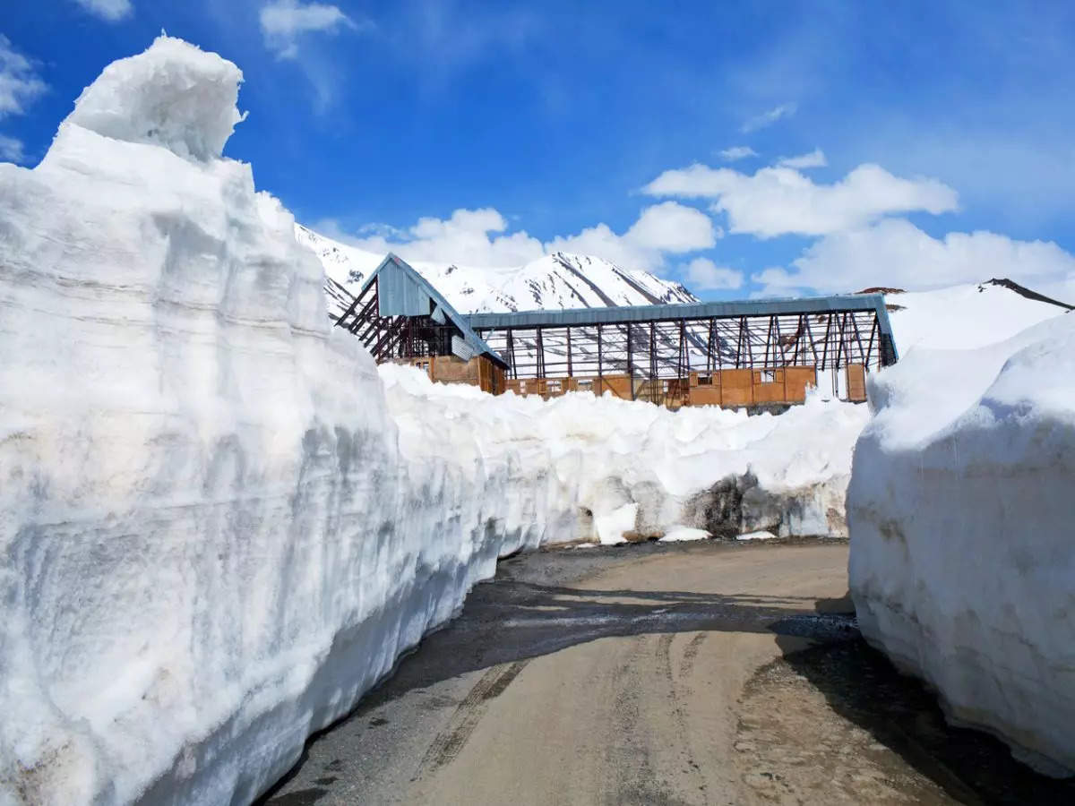 Manali-Leh highway in Himachal closed after heavy snowfall