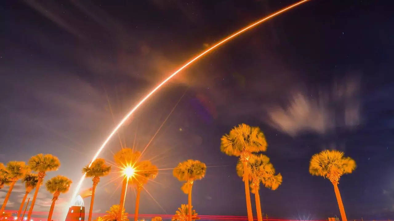 स्टारलिंक: एलन मस्क के स्पेसएक्स ने 2023 के अपने 70वें मिशन में 22 स्टारलिंक उपग्रह लॉन्च किए