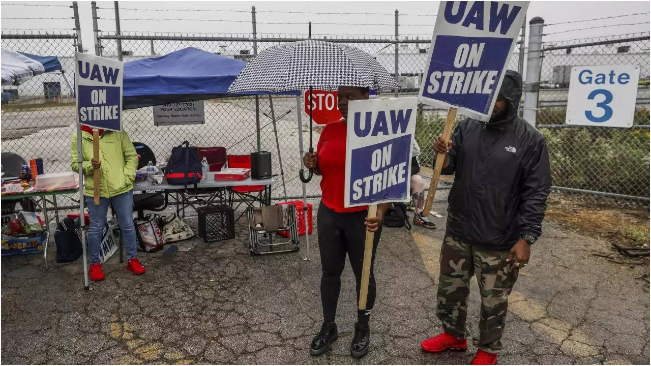 US auto workers' union reports progress, holds off on strike expansion