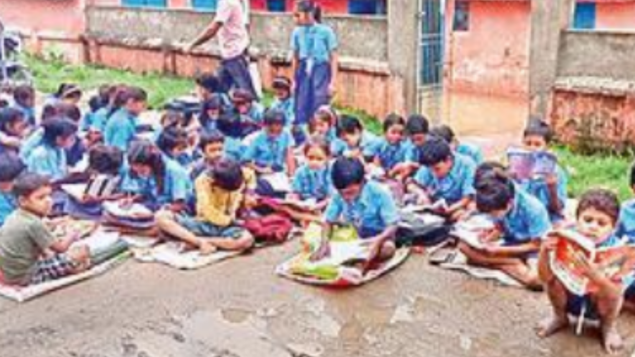 Schoolchildren study on the road at a village in Banka district