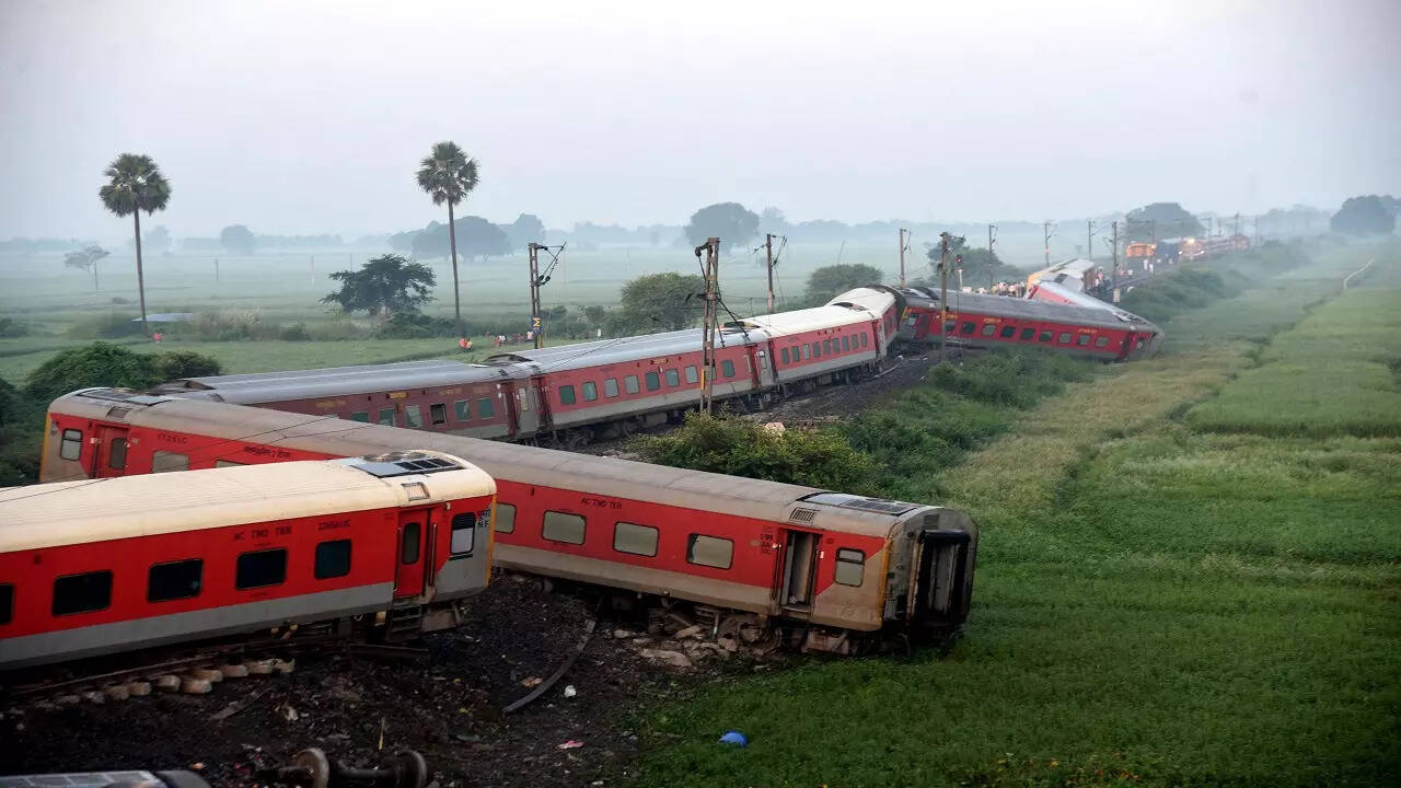 Initial probe finds reason behind Bihar train derailment
