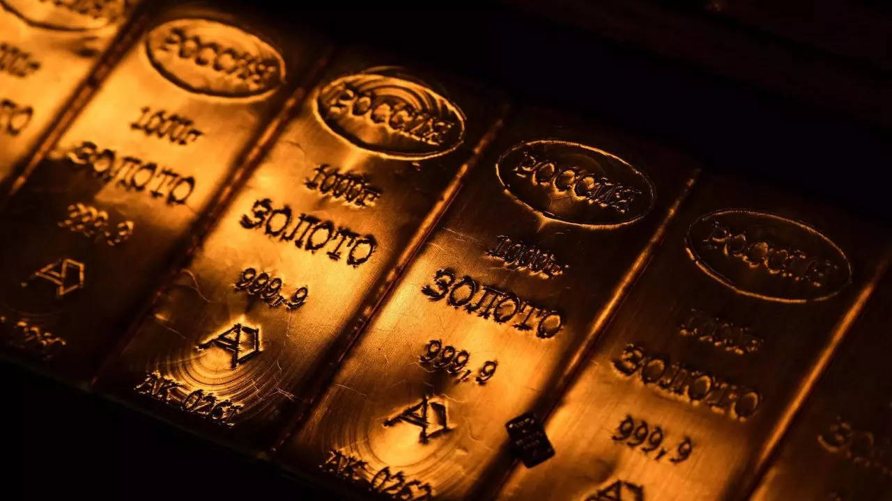 Gold nudges up, heading for best week since March