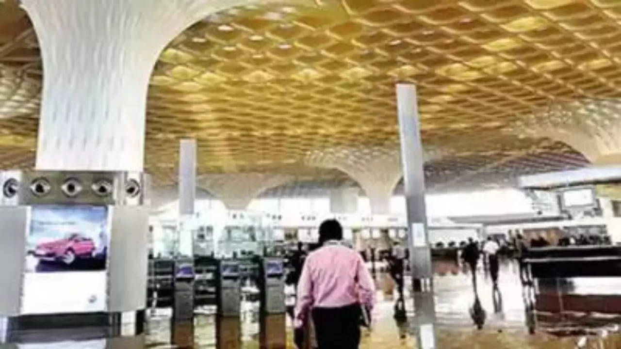 Mumbai airport handled 33 % more passengers in July-Sept 2023 vs 2022 | Mumbai News – Times of India