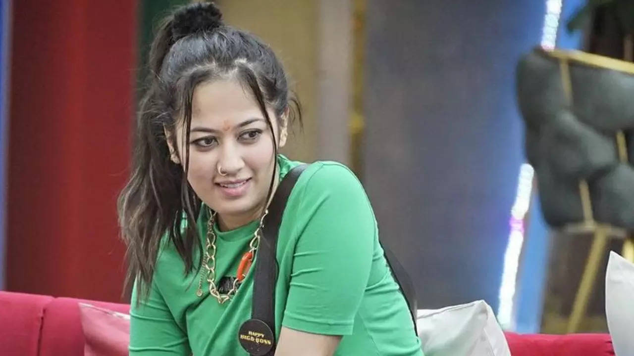 Bigg Boss Kannada 10: Rapper Ishani's hilarious lyrics blunder sparks  social media trolling - Times of India