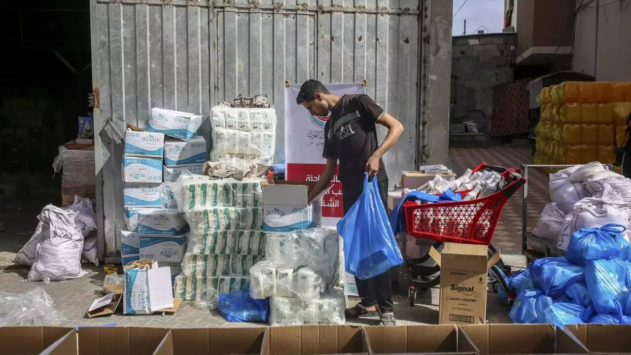 New Israeli warning to Gaza residents as first aid trickles in