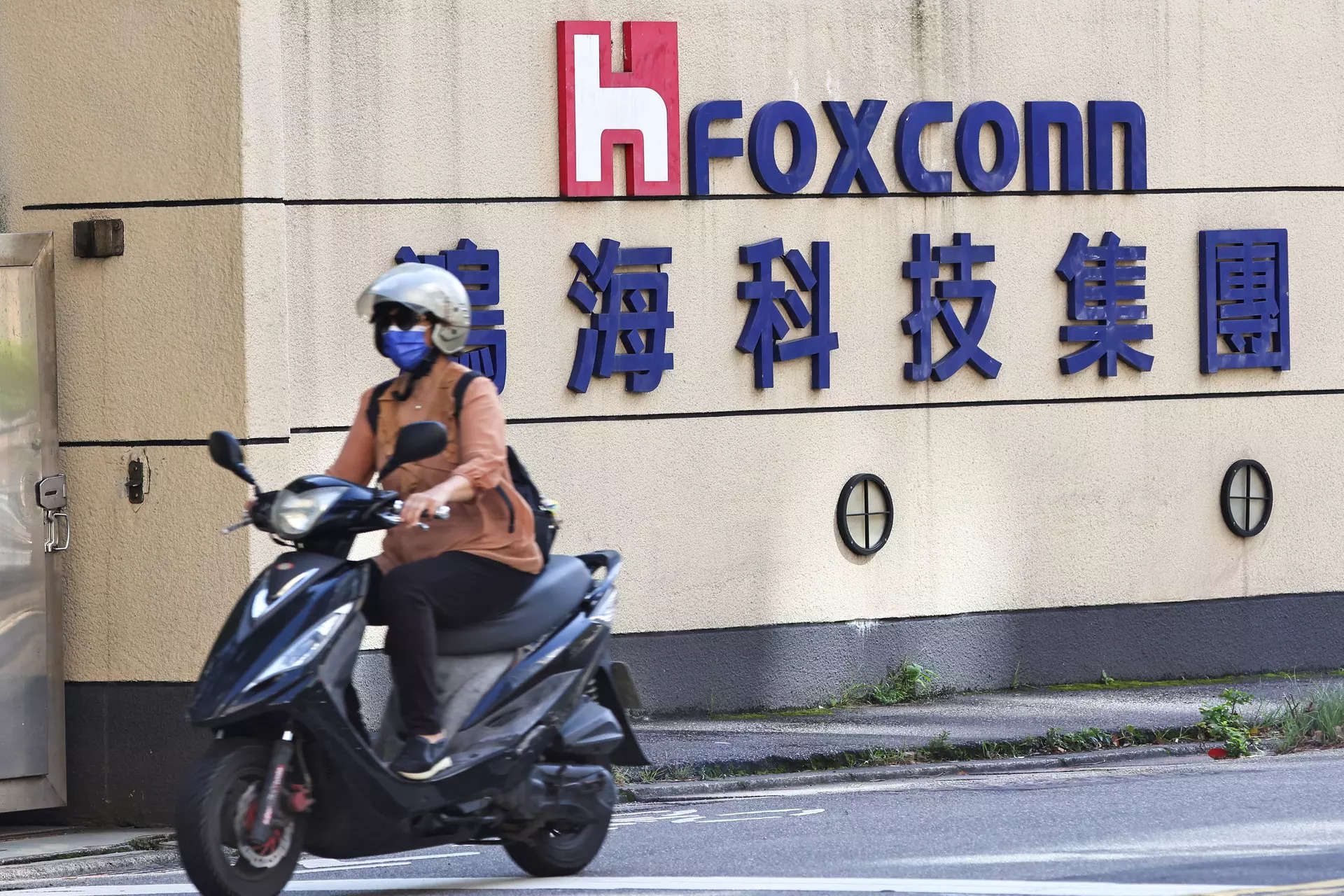 China rattles foreign firms again with arrests, Foxconn probe