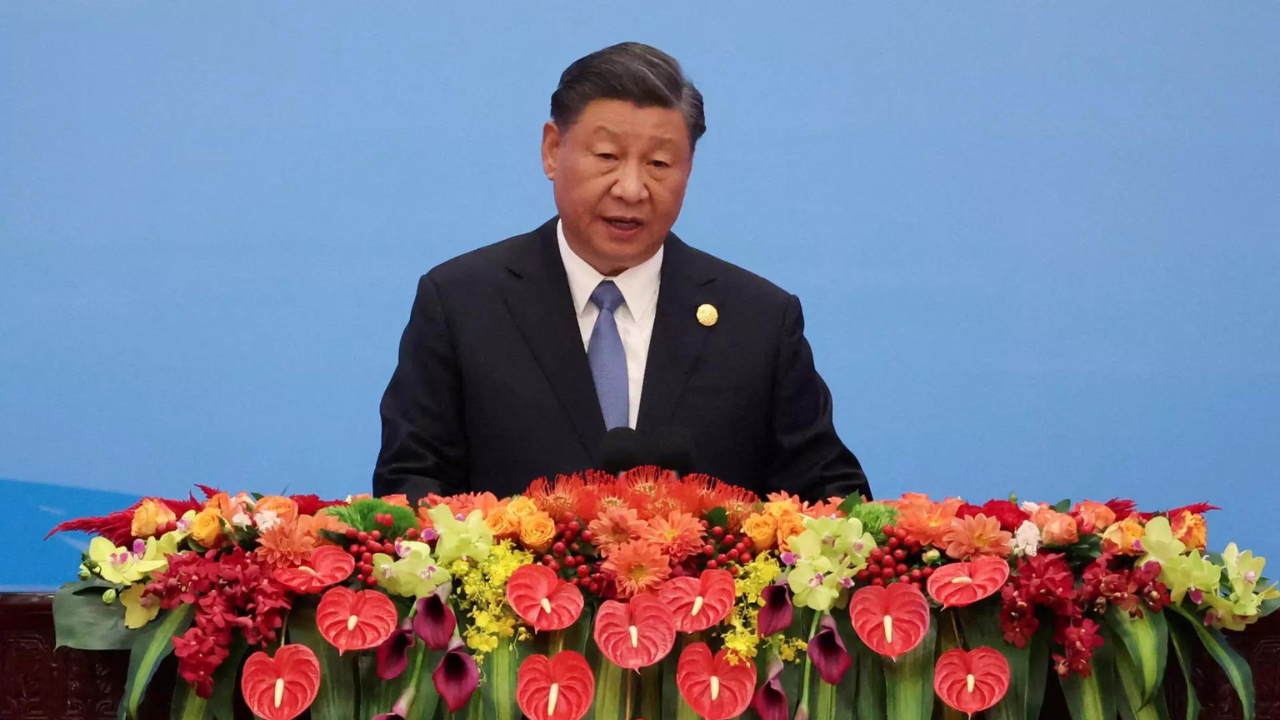 China's Xi Jinping makes first known visit to central bank: Sources