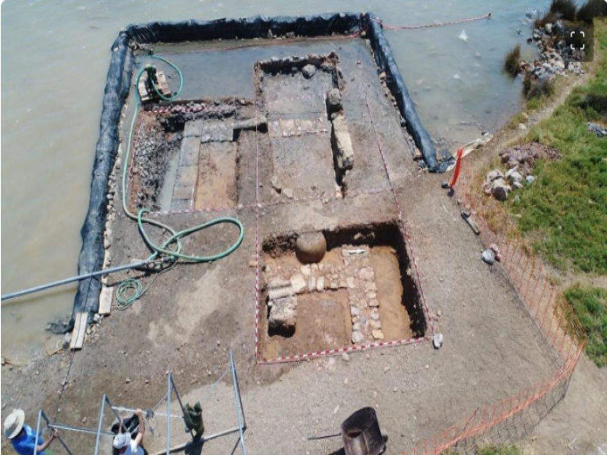 Greece: Treasures and centuries old building from sunken city discovered underwater