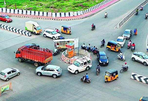 Lights better, more deaths at cop-managed junctions