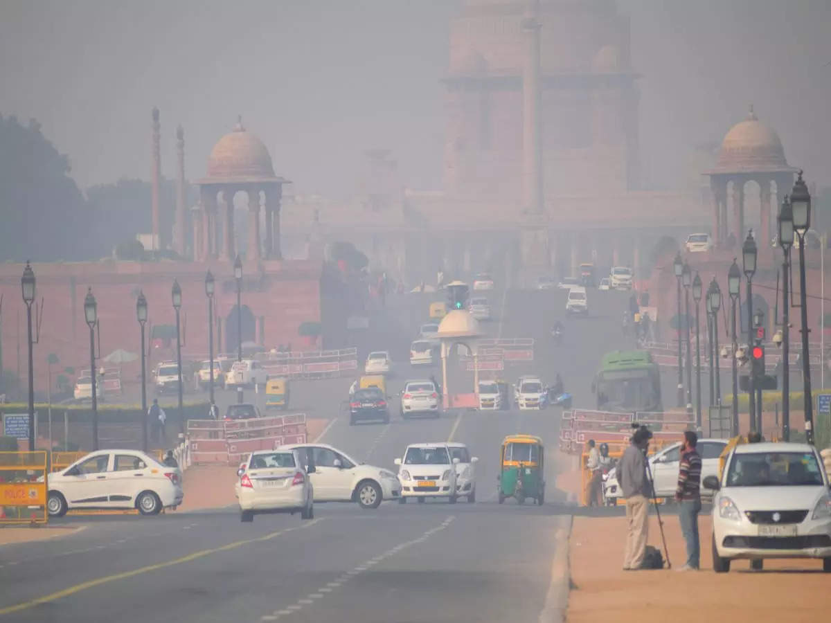 Delhi's air quality remains ‘hazardous’ following the worst pollution levels this season