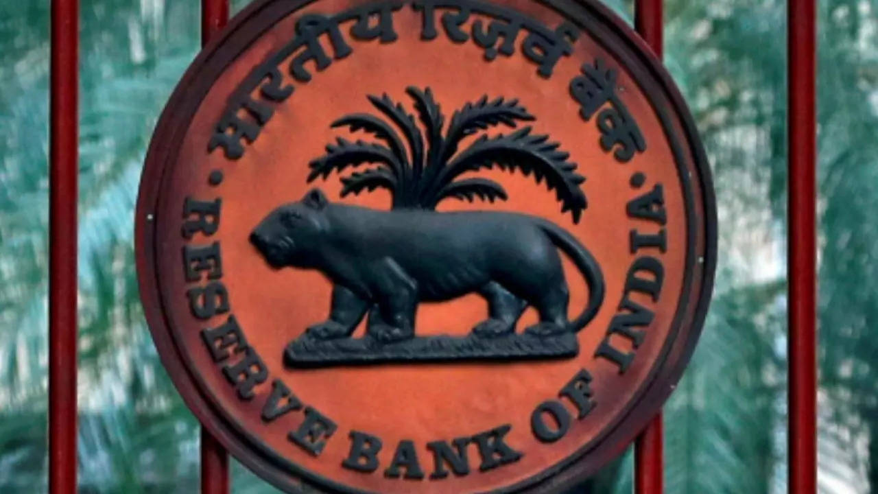 Unlike peers, RBI to rely on FX reserves to defend currency: Analysts