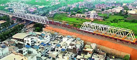 4 girders weighing 1,548 tonnes launched on DFC near Surat