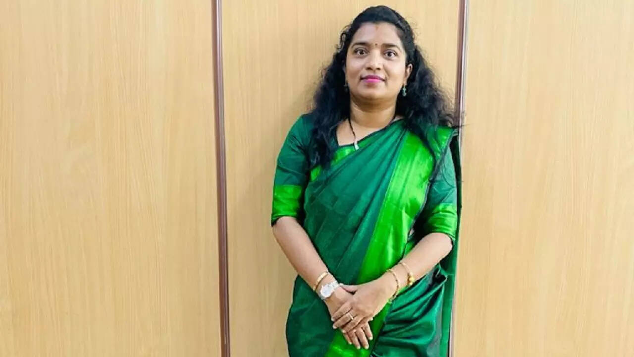 Karnataka official who took on mining mafia killed in Bengaluru home