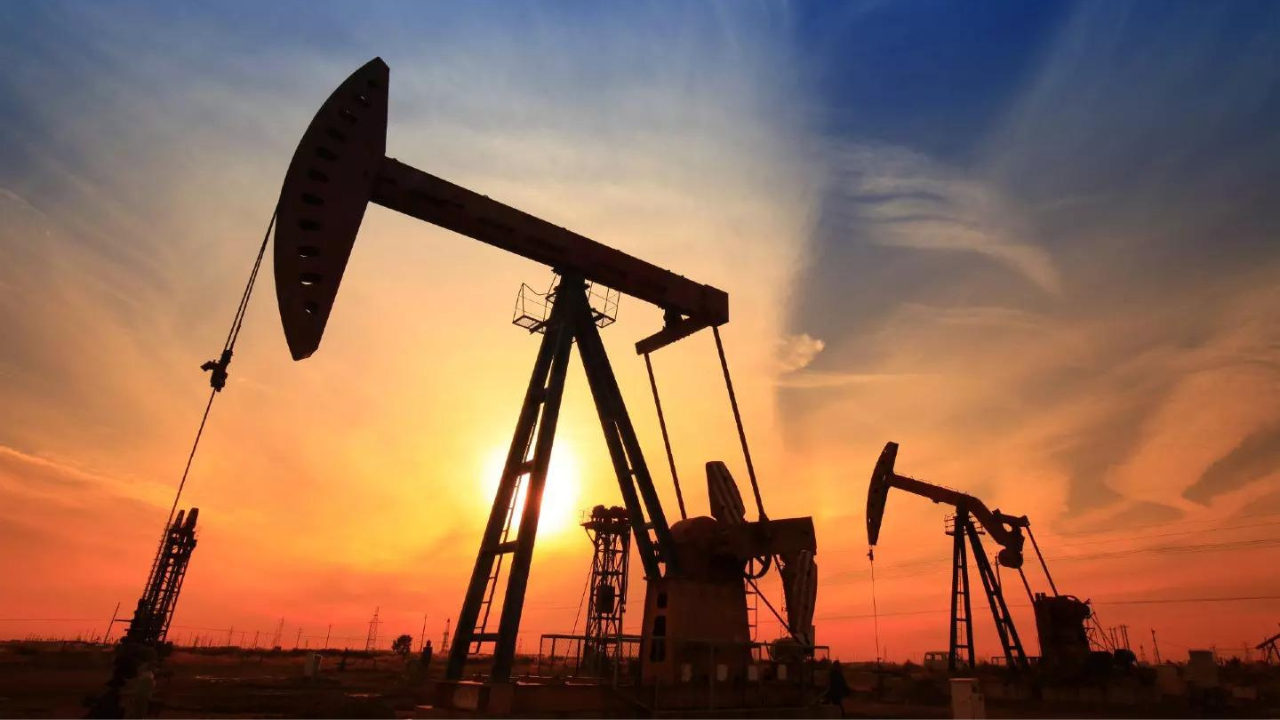 Oil ticks upwards after Saudi Arabia, Russia follow output cuts