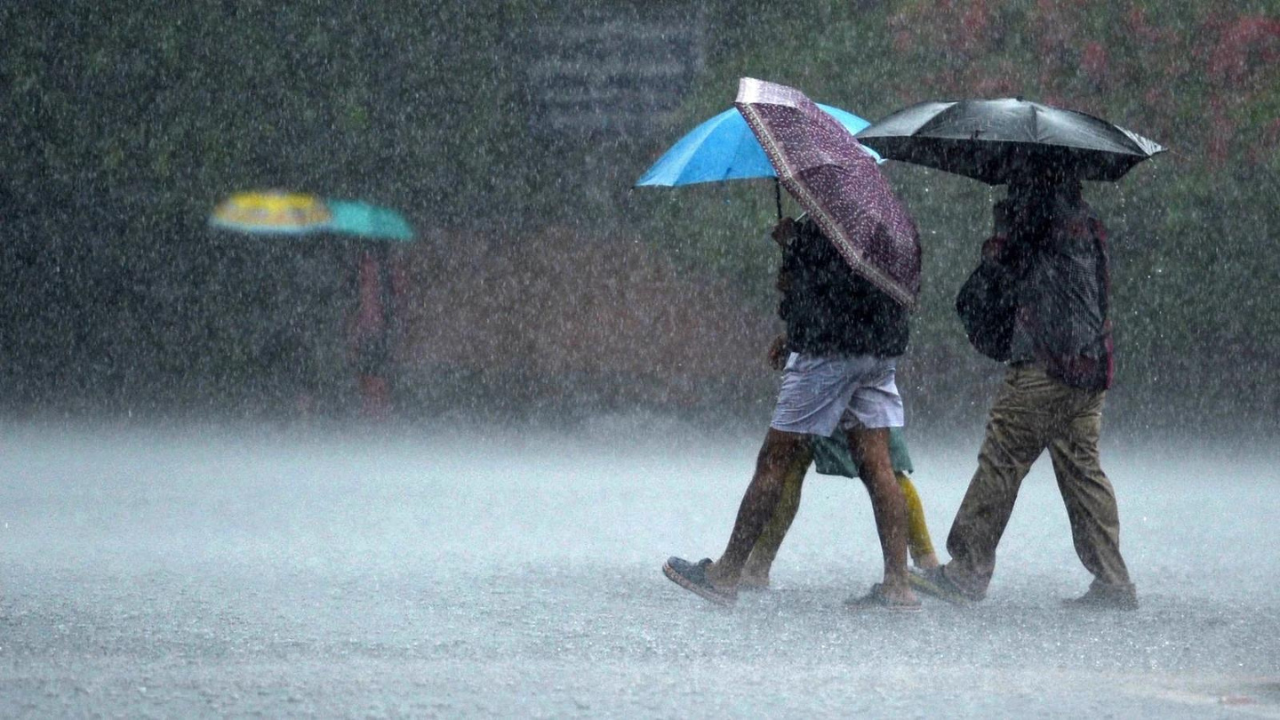 Heavy rainfall in Bengaluru sparks waterlogging and traffic jams | Bengaluru News – Times of India