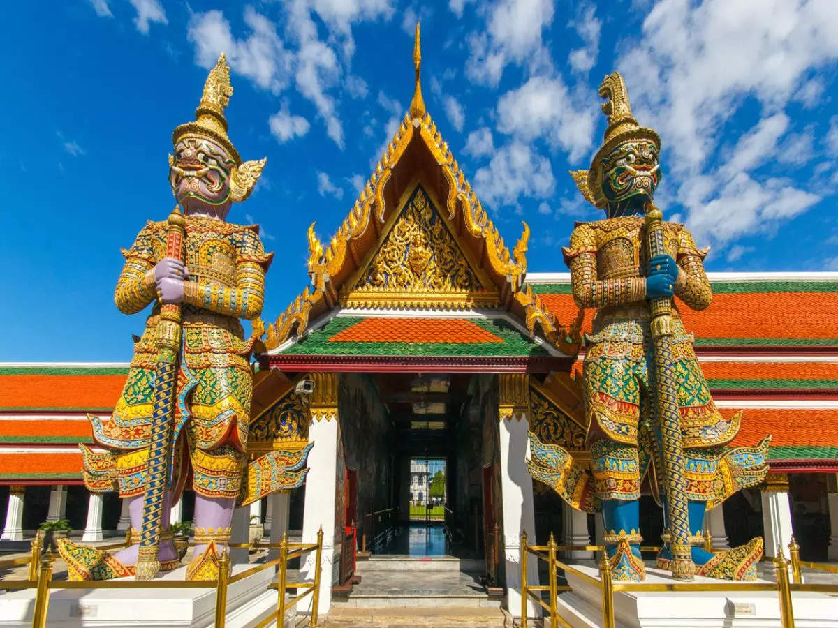 Exploring the famous palaces in Bangkok