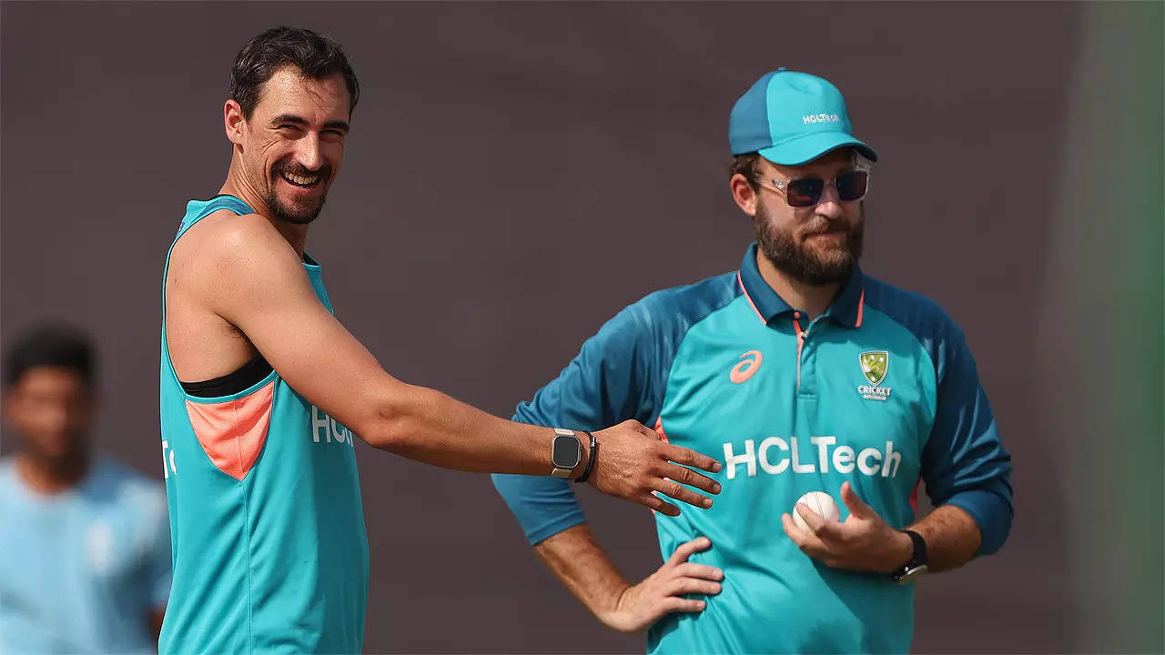 Mitchell Starc and Daniel Vettori. (Photo by Robert Cianflone/Getty Images)