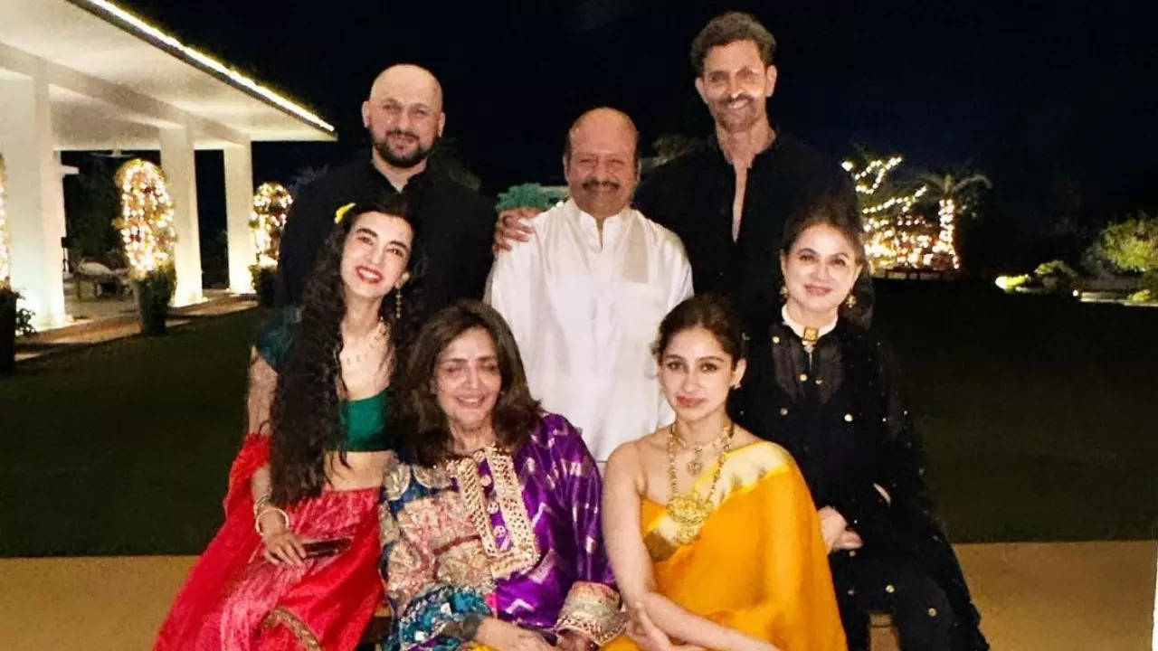 Hrithik Roshan and girlfriend Saba Azad’s heartwarming Diwali image with the Roshan household embodies the competition of affection | Hindi Film Information