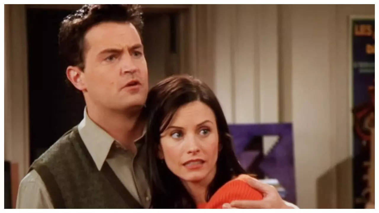 Friends' Cast Matthew Perry Very Not Funny GIF