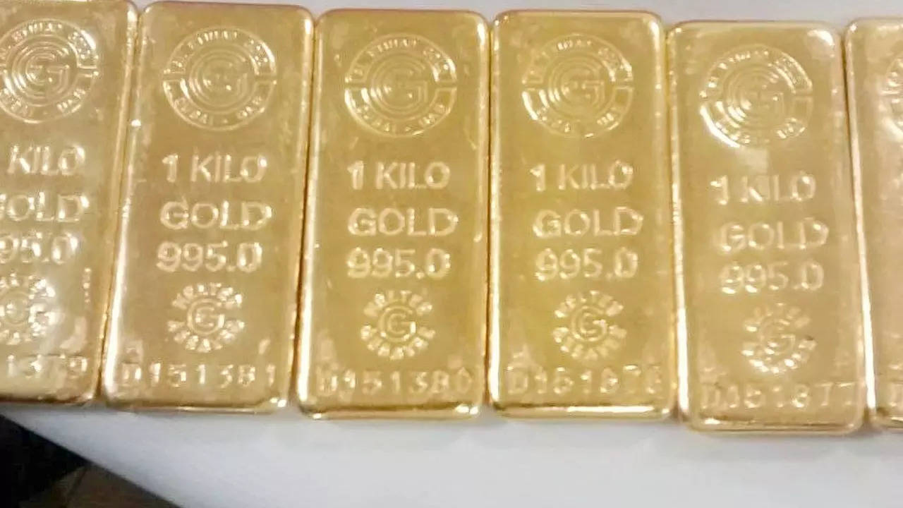 Fall in gold costs drags foreign exchange down by $462 million
