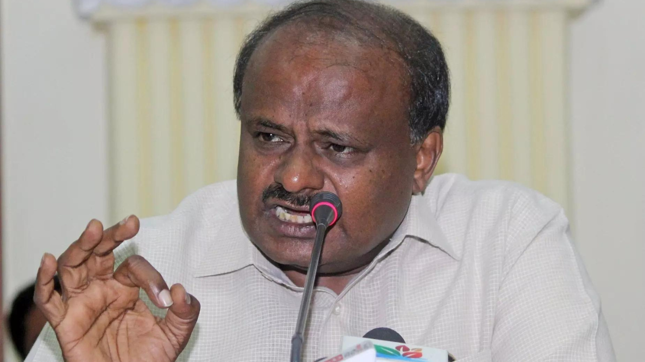 HD Kumaraswamy accuses Lulu Mall promoters of power theft, land grab