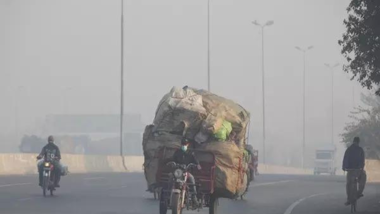 Pakistan: Lahore tops global pollution ranking with 470 AQI