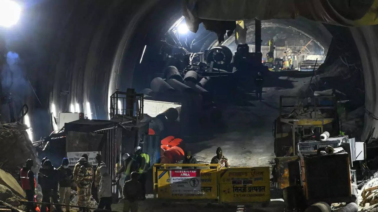 Men to clear path in last lap of tunnel rescue operation