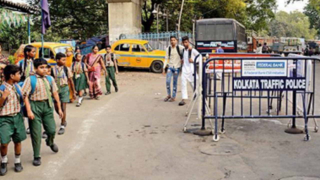 Man Hacked to Death Near Cop Kiosk: Shocking Crime in Kolkata | Kolkata News – Times of India
