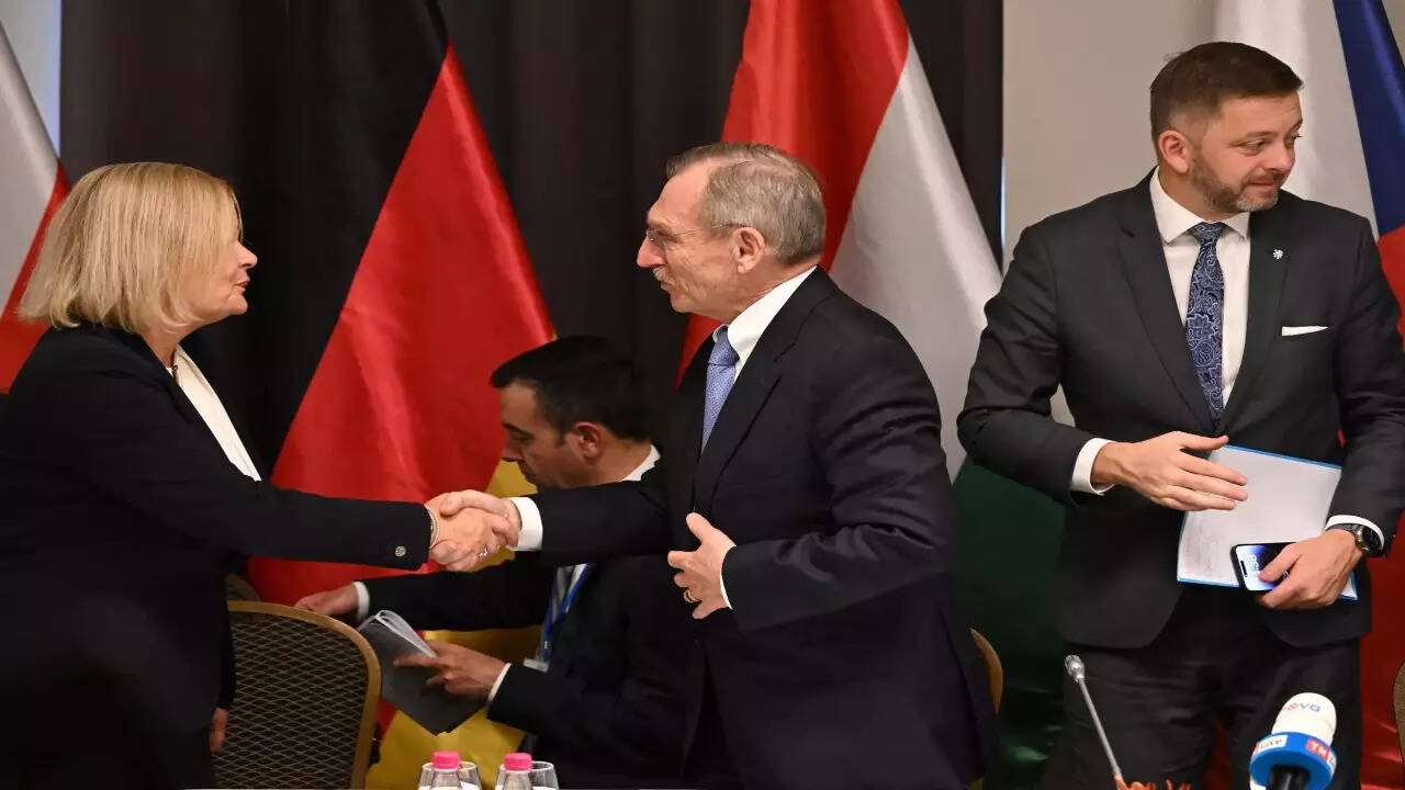 Central European interior ministers agree to step up fight against illegal migration at EU borders