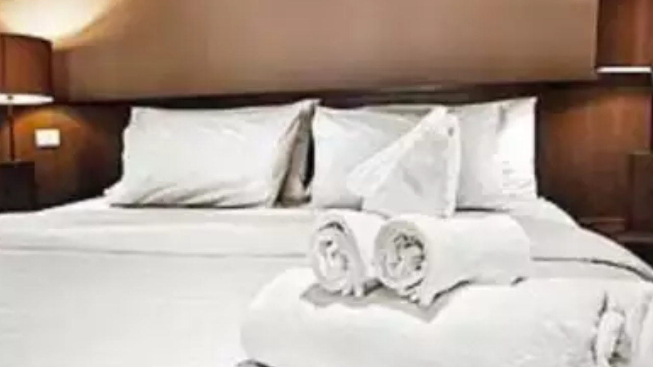 Hotel horror for 500 J&K college girls in Mumbai