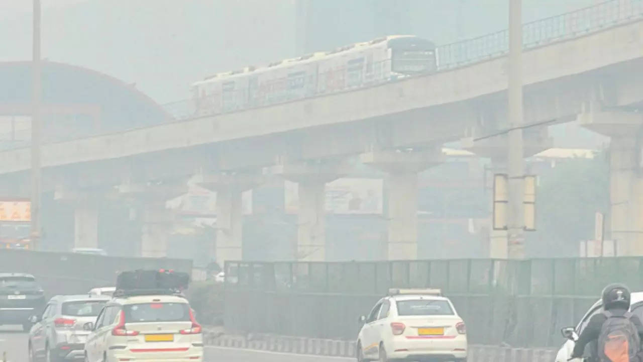 AQI improves to 'poor' after 2 days, but fog shrouds Gurgaon
