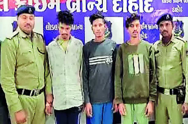 Three members of gang stealing two-wheelers arrested