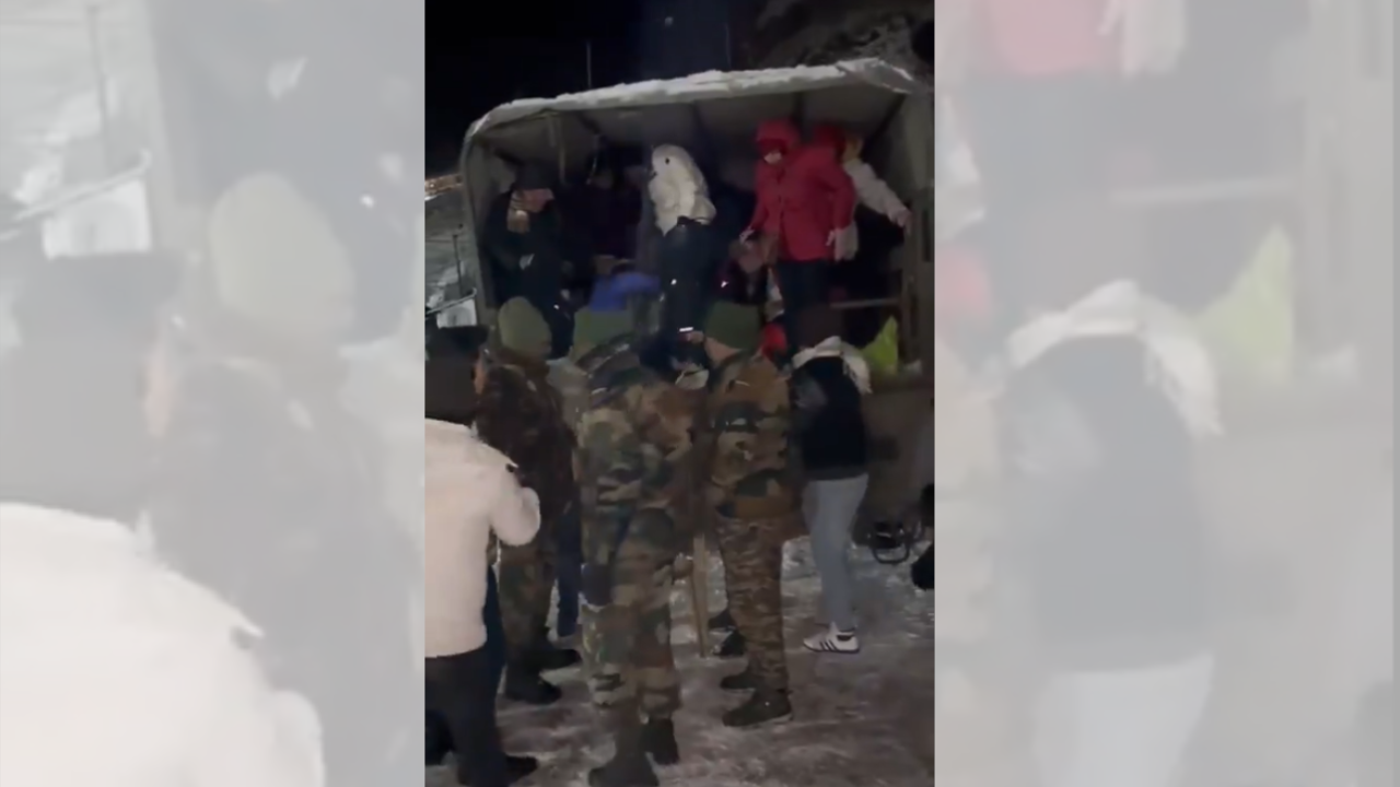 Vacationers: Over 1200 vacationers stranded attributable to snowfall, inclement climate in East Sikkim rescued by Military | India Information