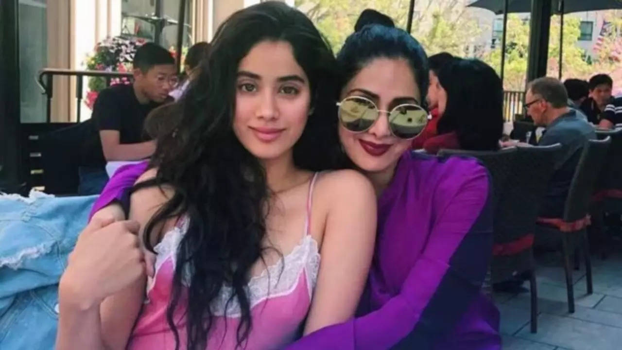 How Janhvi Kapoor overcame emotional challenges whereas finding out late mom Sridevi’s work | Hindi Film Information