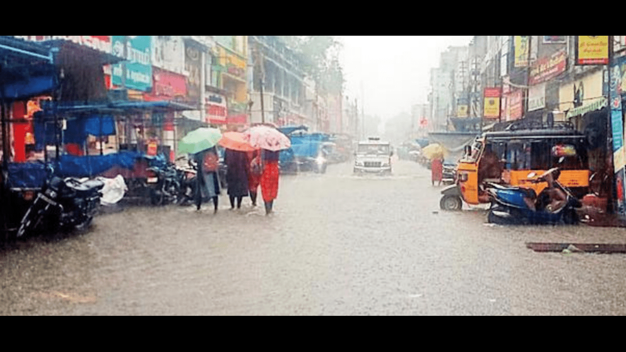 Rain pounds TN: Holiday in 4 districts, many trains cancelled