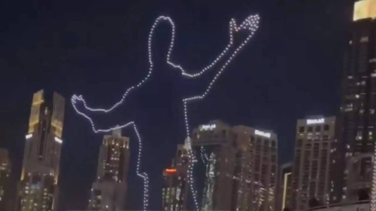 Gorgeous drone present lights up Dubai with SRK’s signature pose | Hindi Film Information