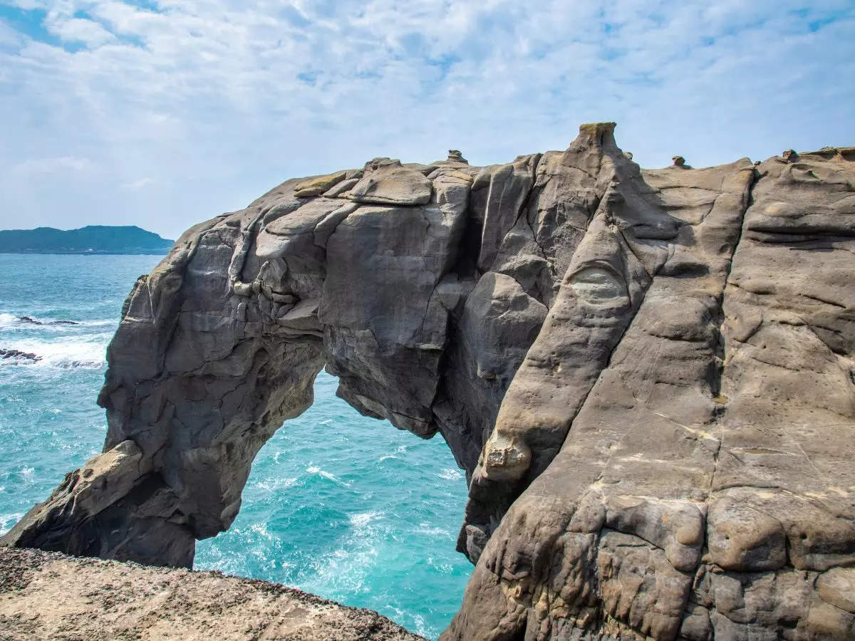 Taiwan’s iconic attraction, Elephant Trunk Rock, collapses