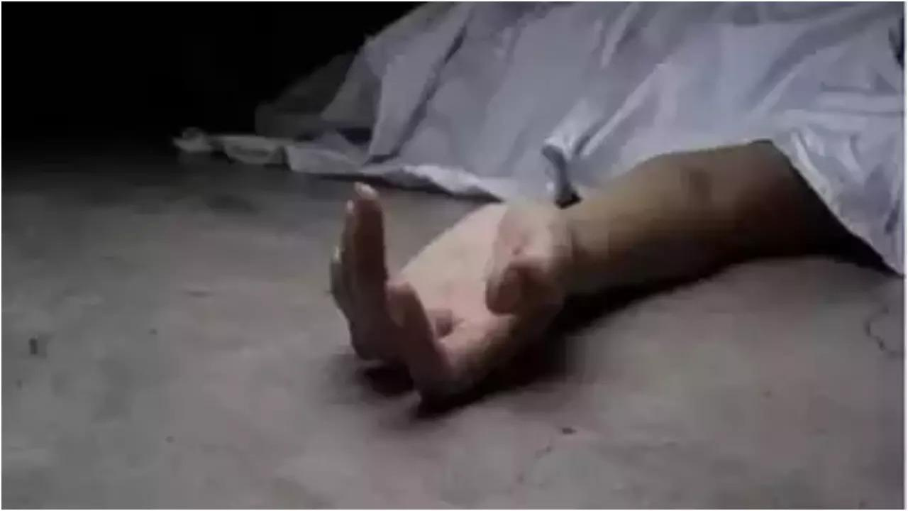 Roof collapse kills 9 members of family in northwest Pakistan