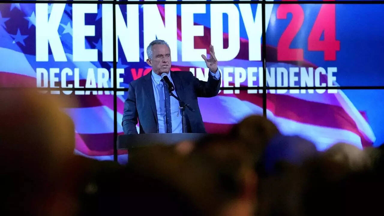 In Arizona, Kennedy Jr draws Biden, Trump voters united by distrust