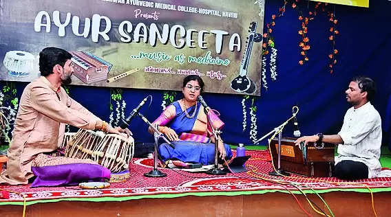 Ayurveda Doctor Hosts Musical Event In Memory Of His Late Father | – Times of India