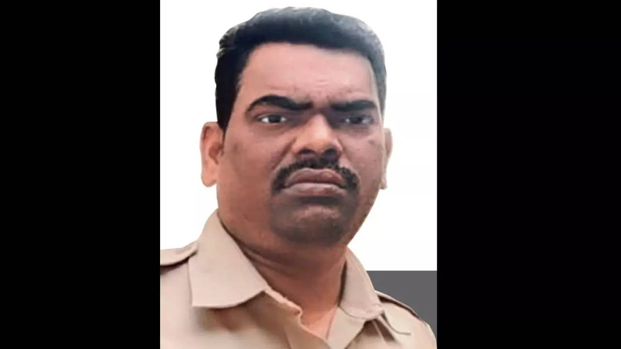 Sole breadwinner cop fatally strangled by kite string in Mumbai | Mumbai News – Times of India