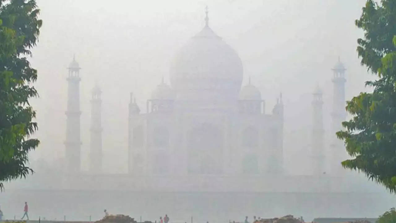 Uttar Pradesh News Live Updates: Tourists face difficulties seeing Taj Mahal amid dense fog – Times of India